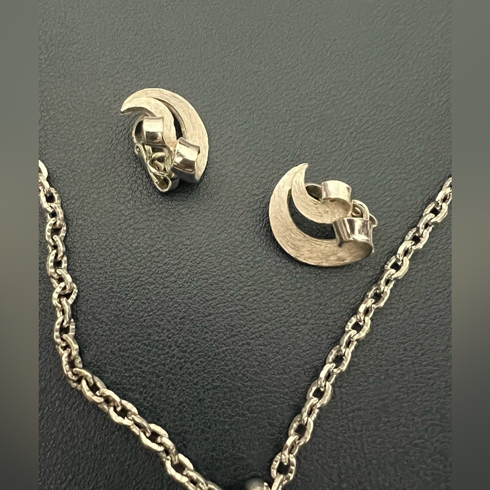 Vintage Trifari Gold Swirl Necklace and Earring Set - Picture 3 of 5